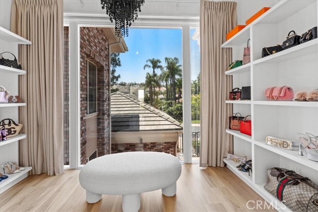 12303 Ridge Circle, Los Angeles CA: https://media.crmls.org/medias/b160e577-6c21-4fa2-907d-46e99e2dc592.jpg