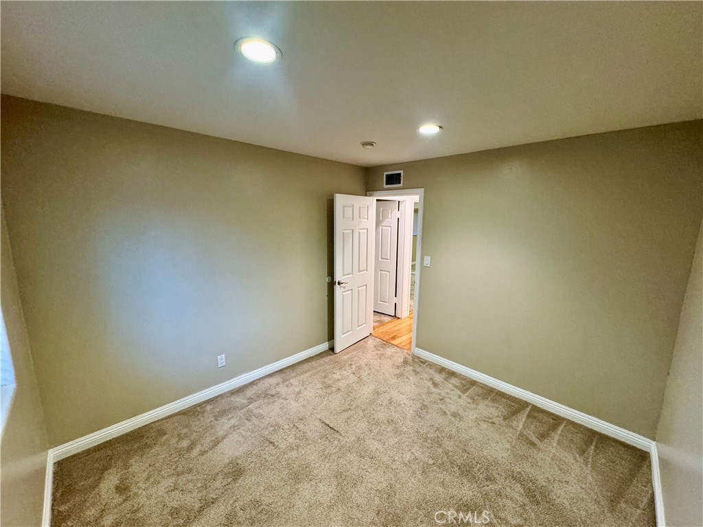 https://media.crmls.org/medias/b161244f-2911-4a0b-bbd9-cad5661500b3.jpg?preset=X-Large