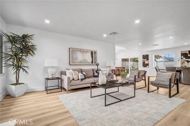 2842 E Virginia Avenue, Anaheim CA: https://media.crmls.org/medias/b1613933-5dfc-414d-9f2e-adbf628df714.jpg