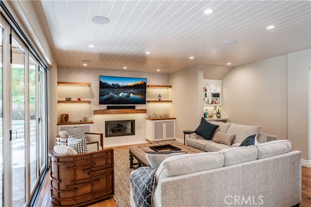 6561 Horseshoe Lane, Huntington Beach CA: https://media.crmls.org/medias/b161d448-054e-4a08-a01e-43d4fce28b61.jpg