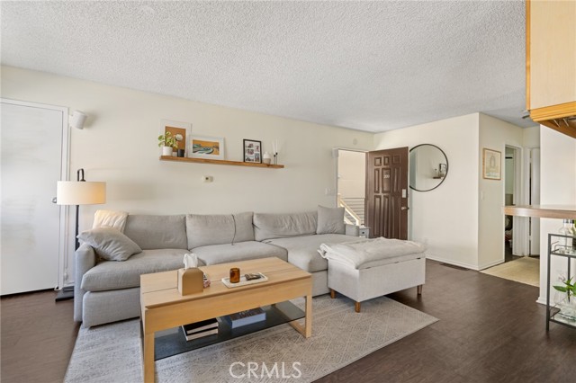 200 43rd Street, Manhattan Beach CA: https://media.crmls.org/medias/b162ee03-ae34-4148-9696-b326cf51f207.jpg