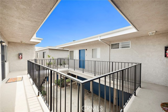 221 10th Street, Huntington Beach CA: https://media.crmls.org/medias/b163e51c-e10f-433f-91ee-7b7c9f8eee66.jpg