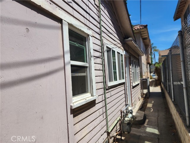 Detail Gallery Image 10 of 13 For 1557 Pine Ave, Long Beach,  CA 90813 - – Beds | – Baths