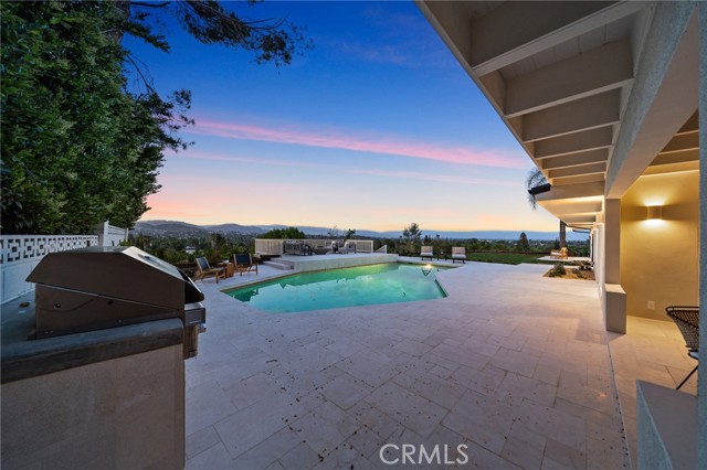 Detail Gallery Image 3 of 25 For 24153 Califa St, Woodland Hills,  CA 91367 - 4 Beds | 3 Baths