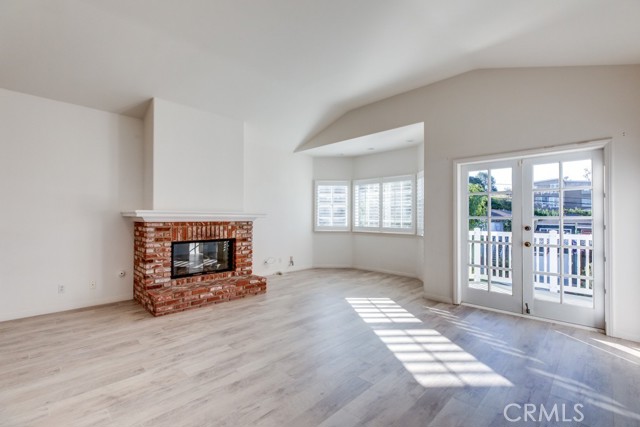 645 Longfellow Avenue, Hermosa Beach CA: https://media.crmls.org/medias/b1664bd7-820c-4f1d-8df2-f6bd227e92f8.jpg