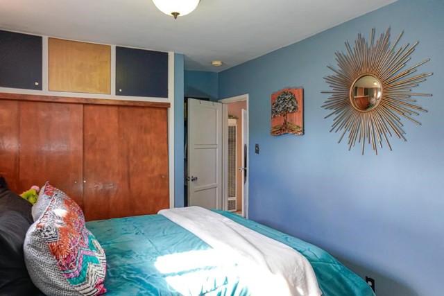3915 E 11th Street, Long Beach CA: https://media.crmls.org/medias/b166d72a-72ef-4dc8-93b4-92dc101e4fdb.jpg