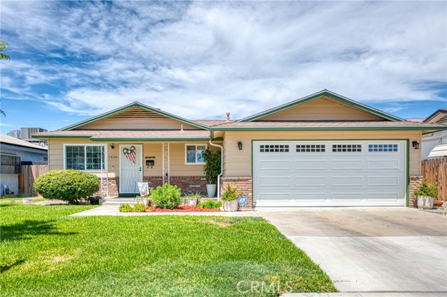 1430 W Bush Street, Lemoore CA: https://media.crmls.org/medias/b16856fe-1b7e-4b30-893c-548a0db0f7a0.jpg