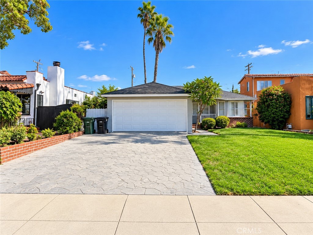 1104 N Screenland Drive — Traditional