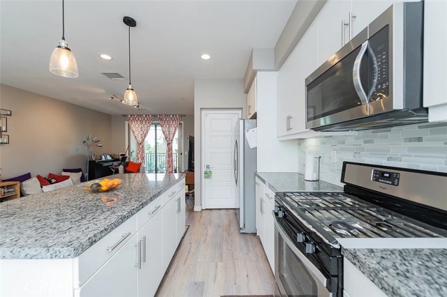 Detail Gallery Image 7 of 25 For 118 Cadence, Irvine,  CA 92618 - 3 Beds | 3/1 Baths