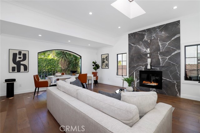 543 N Gardner Street, Los Angeles CA: https://media.crmls.org/medias/b1692f1d-999f-4392-8c9c-0da81f6994bd.jpg