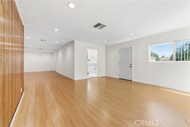 Detail Gallery Image 26 of 29 For 15210 Cohasset St, Van Nuys,  CA 91405 - 4 Beds | 3 Baths