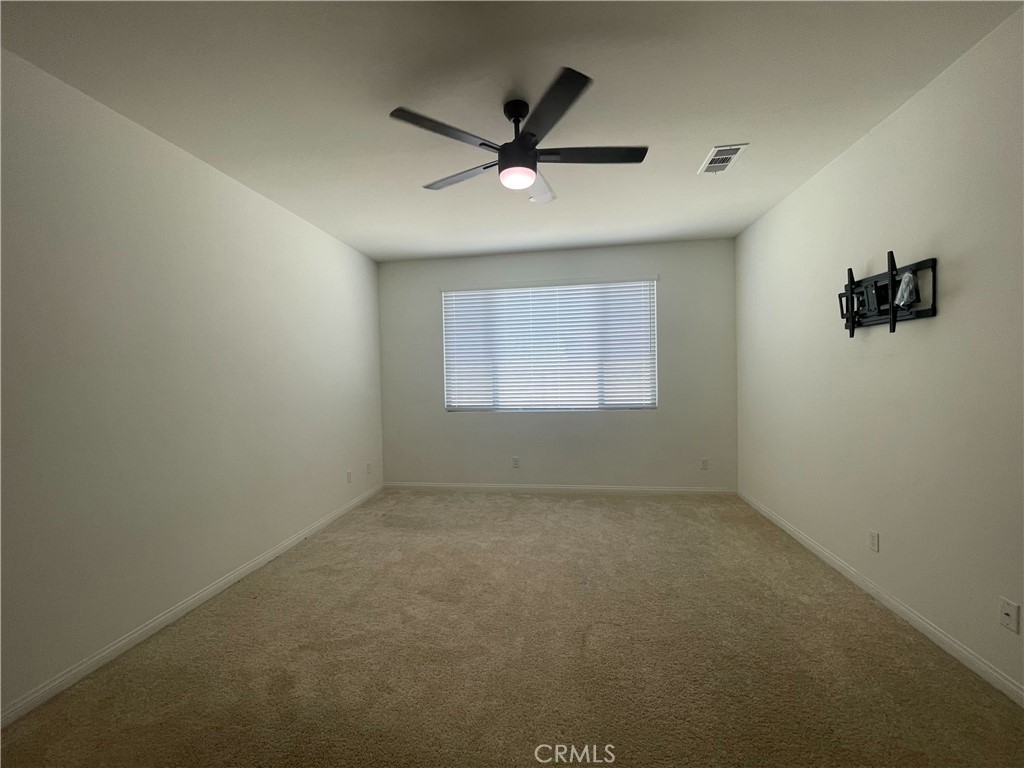 https://media.crmls.org/medias/b169d9d2-fad9-4947-bcf2-6d89136015ad.jpg?preset=X-Large