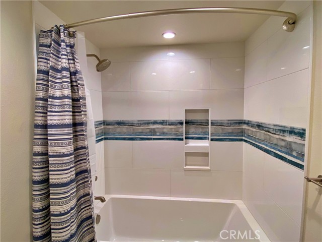 Detail Gallery Image 11 of 24 For 230 S Catalina Ave #107,  Redondo Beach,  CA 90277 - 2 Beds | 2 Baths