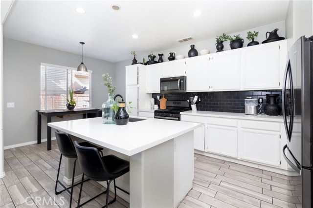 Detail Gallery Image 3 of 37 For 3893 Moravia Ct, Perris,  CA 92571 - 3 Beds | 2/1 Baths