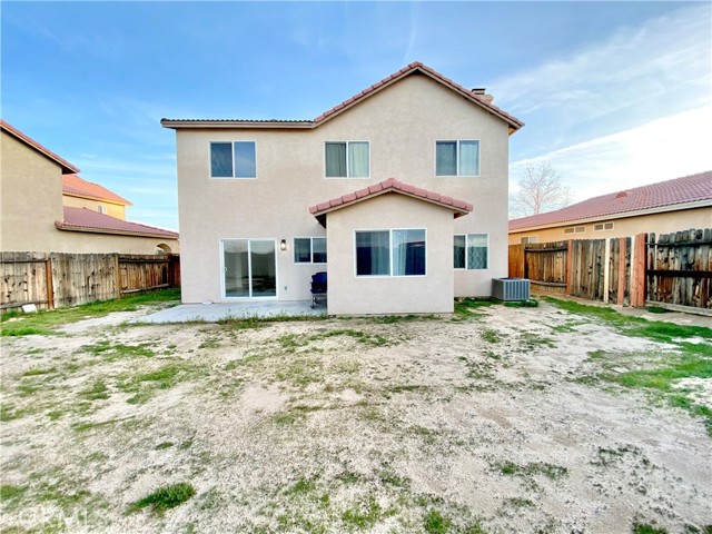 Detail Gallery Image 6 of 28 For 17048 Monaco Dr, Victorville,  CA 92395 - 4 Beds | 2/1 Baths