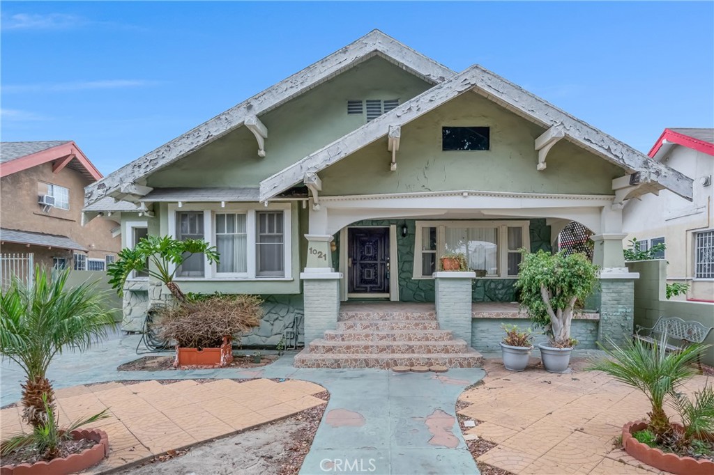 1021 W 48th