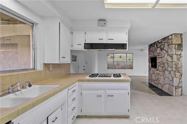 Detail Gallery Image 32 of 63 For 9960 Milburn, Sun Valley,  CA 91352 - 4 Beds | 2 Baths