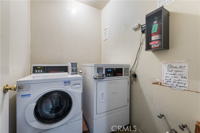 Detail Gallery Image 4 of 5 For 1858 S Orange Dr #6,  Los Angeles,  CA 90019 - 2 Beds | 1 Baths