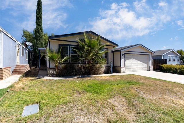10412 Comstock Road, Corona CA: https://media.crmls.org/medias/b16d573f-412a-4778-ba7a-10f9bc51e84a.jpg