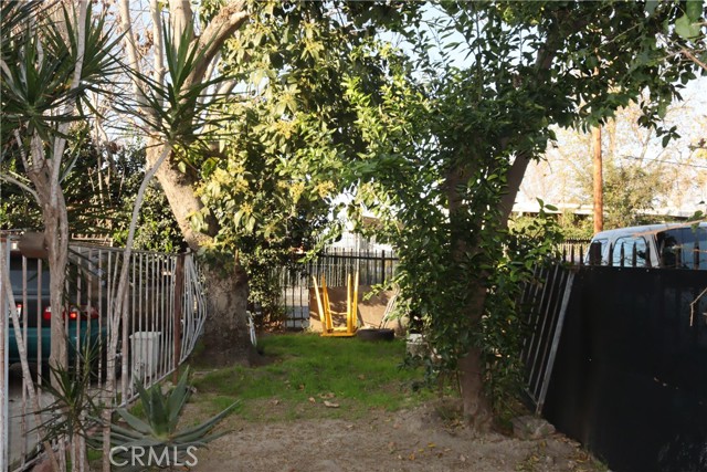 Detail Gallery Image 3 of 16 For 426 E 79th St #1,  –,  CA 90003 - 2 Beds | 1 Baths