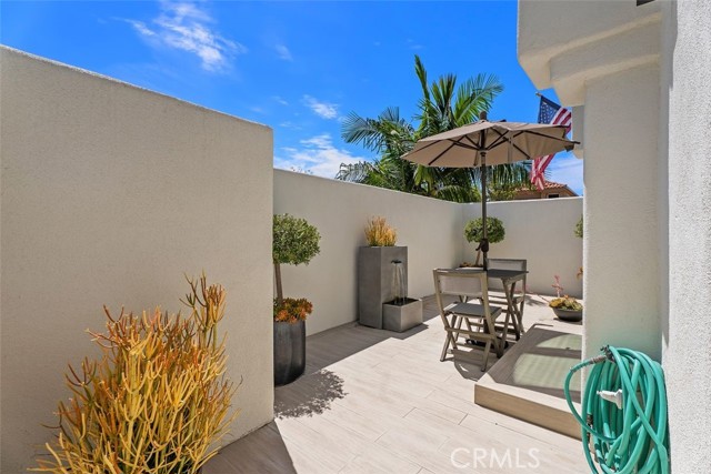 Detail Gallery Image 4 of 47 For 43 Gannet Ln, Newport Beach,  CA 92660 - 3 Beds | 2/1 Baths