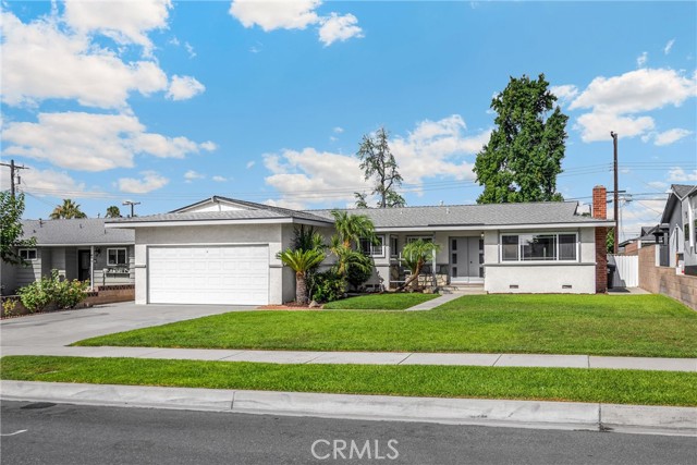 917 N Fuchsia Avenue, Ontario CA: https://media.crmls.org/medias/b16fedb3-d3c8-4ac1-8645-f47c75788d9b.jpg
