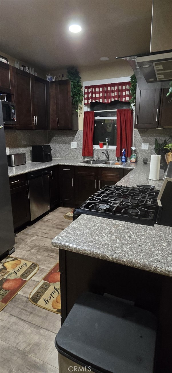 Detail Gallery Image 5 of 6 For 2845 Madison, Fresno,  CA 93701 - 3 Beds | 2 Baths