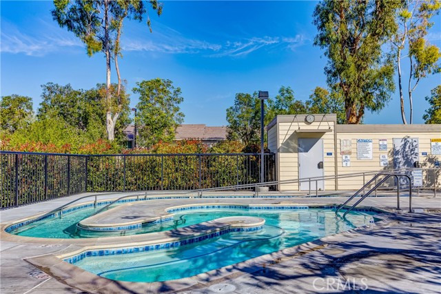 Detail Gallery Image 24 of 28 For 110 Shadowbrook, Irvine,  CA 92604 - 3 Beds | 2/1 Baths