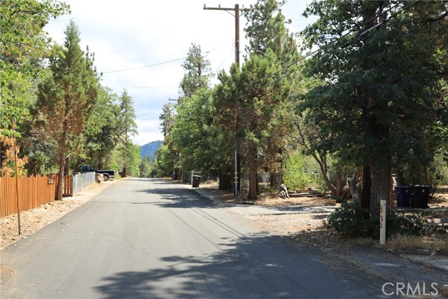 365 Santa Barbara Avenue, Sugarloaf CA: https://media.crmls.org/medias/b170c5c2-6e95-48a6-8175-e3c851d4d7c8.jpg