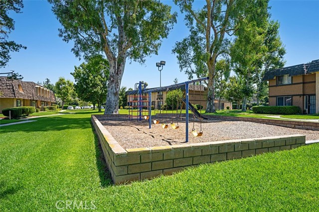 10544 White Oak Drive, Riverside CA: https://media.crmls.org/medias/b1716559-a8b2-4df1-858a-51df404dc98e.jpg