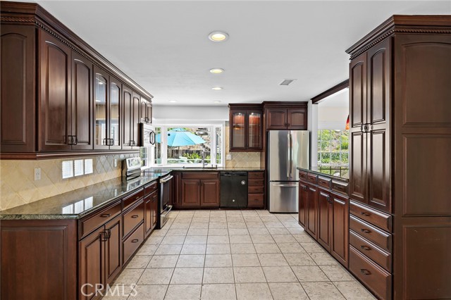 26762 Via Zaragosa, Mission Viejo CA: https://media.crmls.org/medias/b1716c44-5c9a-42cc-969f-6b6fd2519f42.jpg