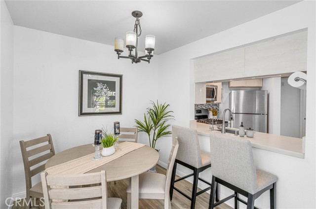 Detail Gallery Image 6 of 17 For 1030 N Loma Ave #101,  Long Beach,  CA 90804 - 2 Beds | 2 Baths