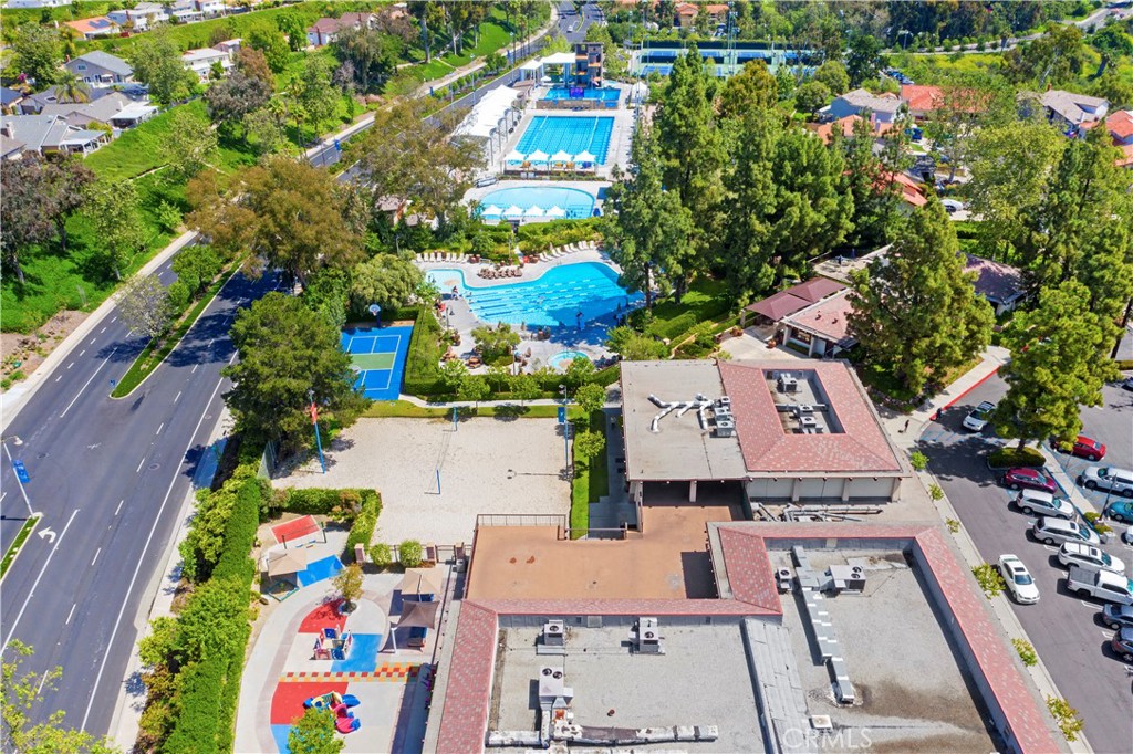 https://media.crmls.org/medias/b172f074-b8d1-470b-938d-81de9f7a3f90.jpg?preset=X-Large