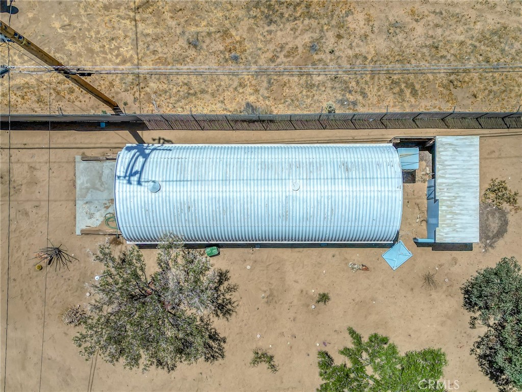 https://media.crmls.org/medias/b1742d48-4078-4af2-9ae1-7e61da135c1b.jpg?preset=X-Large