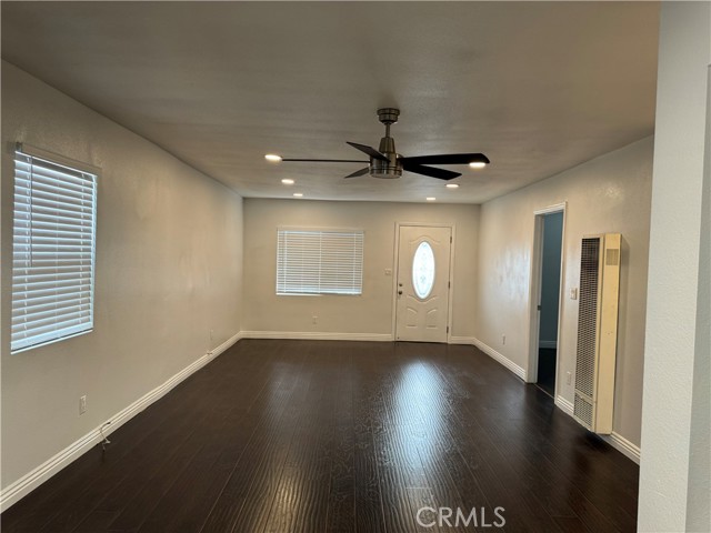 Detail Gallery Image 12 of 22 For 847 W Gage Ave, Los Angeles,  CA 90044 - 3 Beds | 2 Baths