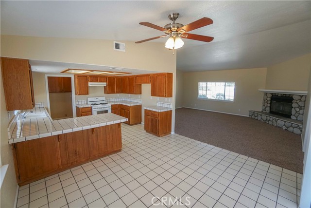 Detail Gallery Image 8 of 23 For 11540 Mohawk Rd, Apple Valley,  CA 92308 - 3 Beds | 2 Baths