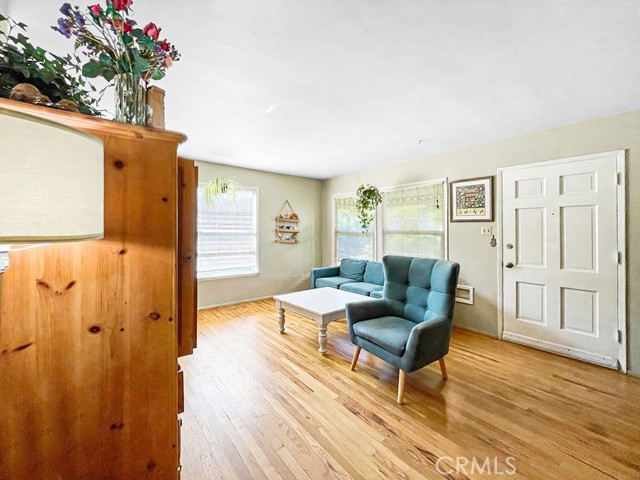 624 North Niagara photo 3