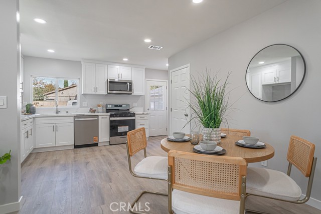 140 S Thompson Street, Hemet CA: https://media.crmls.org/medias/b17627aa-7053-492b-a9d7-5a7a563f9ba2.jpg