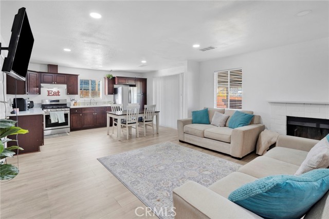 Detail Gallery Image 8 of 41 For 10450 Cimmeron Trail, Adelanto,  CA 92301 - 3 Beds | 2 Baths