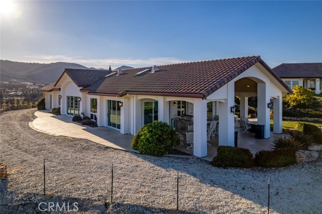5495 Vista Serrano, Paso Robles CA: https://media.crmls.org/medias/b1777411-510b-4562-8c5b-222f09130559.jpg