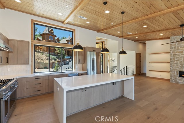 40564 Ironwood Road, Big Bear Lake CA: https://media.crmls.org/medias/b1777ced-e820-41c2-9860-d3935db4db03.jpg