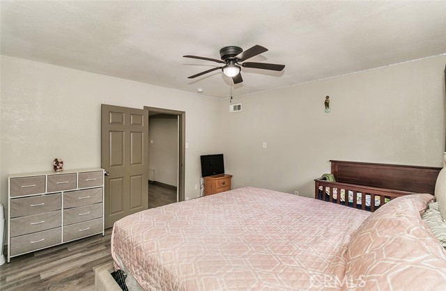 Detail Gallery Image 18 of 31 For 946 W Dakota Ave, Fresno,  CA 93705 - 3 Beds | 2 Baths