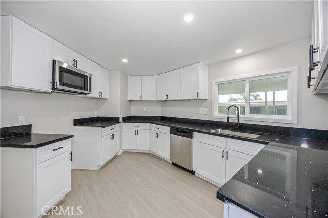 Detail Gallery Image 10 of 23 For 1350 San Bernardino Rd #187,  Upland,  CA 91786 - 3 Beds | 4 Baths