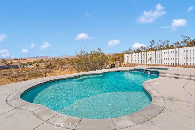 22752 Roundup Way, Apple Valley CA: https://media.crmls.org/medias/b1787ade-ad83-423f-b53a-9e8b1245d5f2.jpg