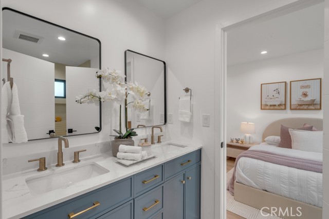 58 66th Place, Long Beach CA: https://media.crmls.org/medias/b178ba44-37cb-4a99-83d6-7ebba06f80a1.jpg