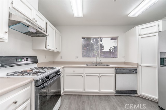 Detail Gallery Image 12 of 52 For 11136 Lorne St #5, Sun Valley,  CA 91352 - 3 Beds | 2/1 Baths