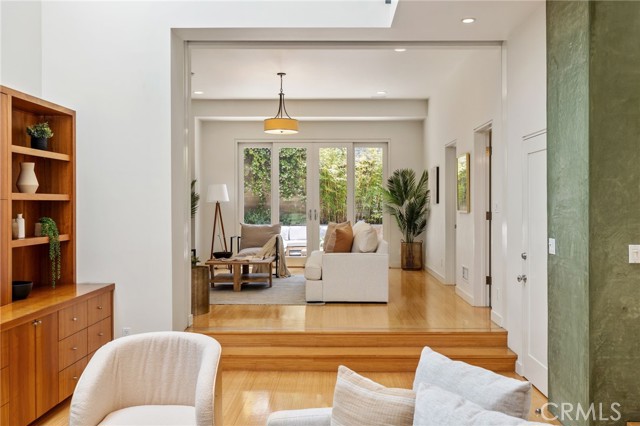 Image 2 of 25 For 2710 Pine Ave.