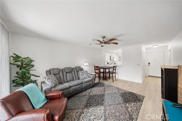 Detail Gallery Image 13 of 31 For 23341 La Glorieta #B,  Mission Viejo,  CA 92691 - 2 Beds | 1 Baths