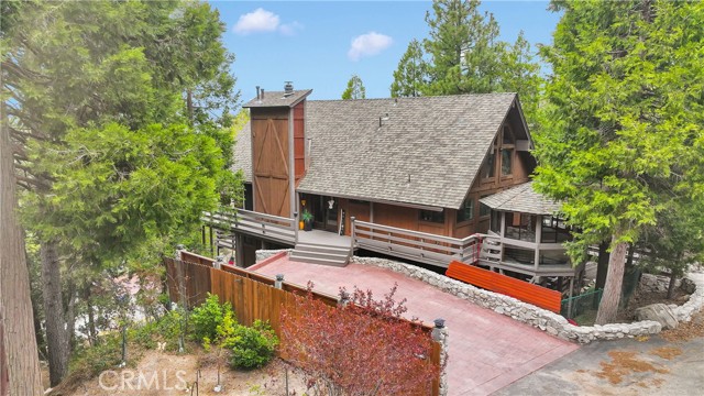 825 Grass Valley Road, Lake Arrowhead CA: https://media.crmls.org/medias/b17a9c9f-a098-4738-8391-c369b80d829f.jpg