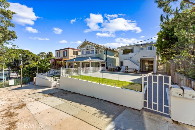 Detail Gallery Image 34 of 66 For 400 17th St, Manhattan Beach,  CA 90266 - 4 Beds | 2 Baths